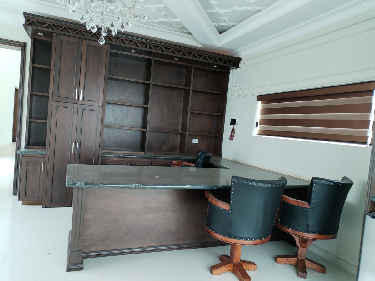 17 of 34: oficina privada