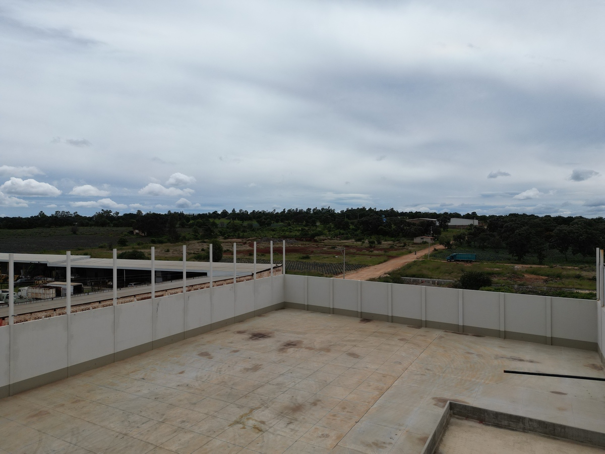 21 of 34: espacio libre sin techar