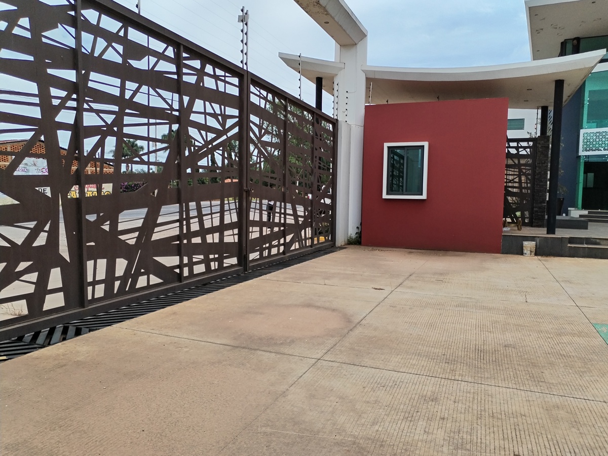 33 of 34: caseta de vigilancia