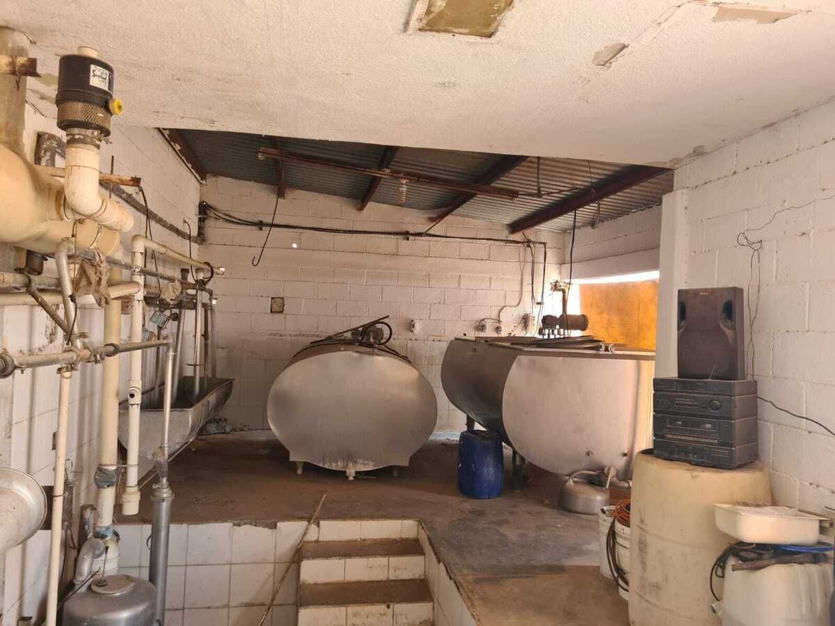 23 of 28: Tanque de enfriamento para leche