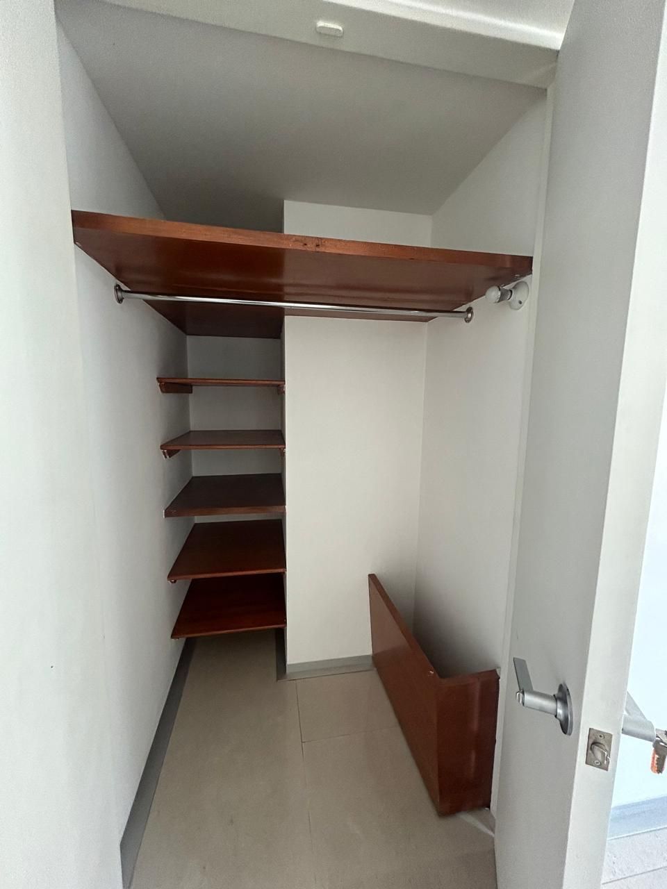 12 de 32: closet de visitas