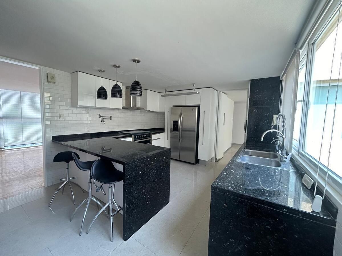 7 de 32: cocina cerrada