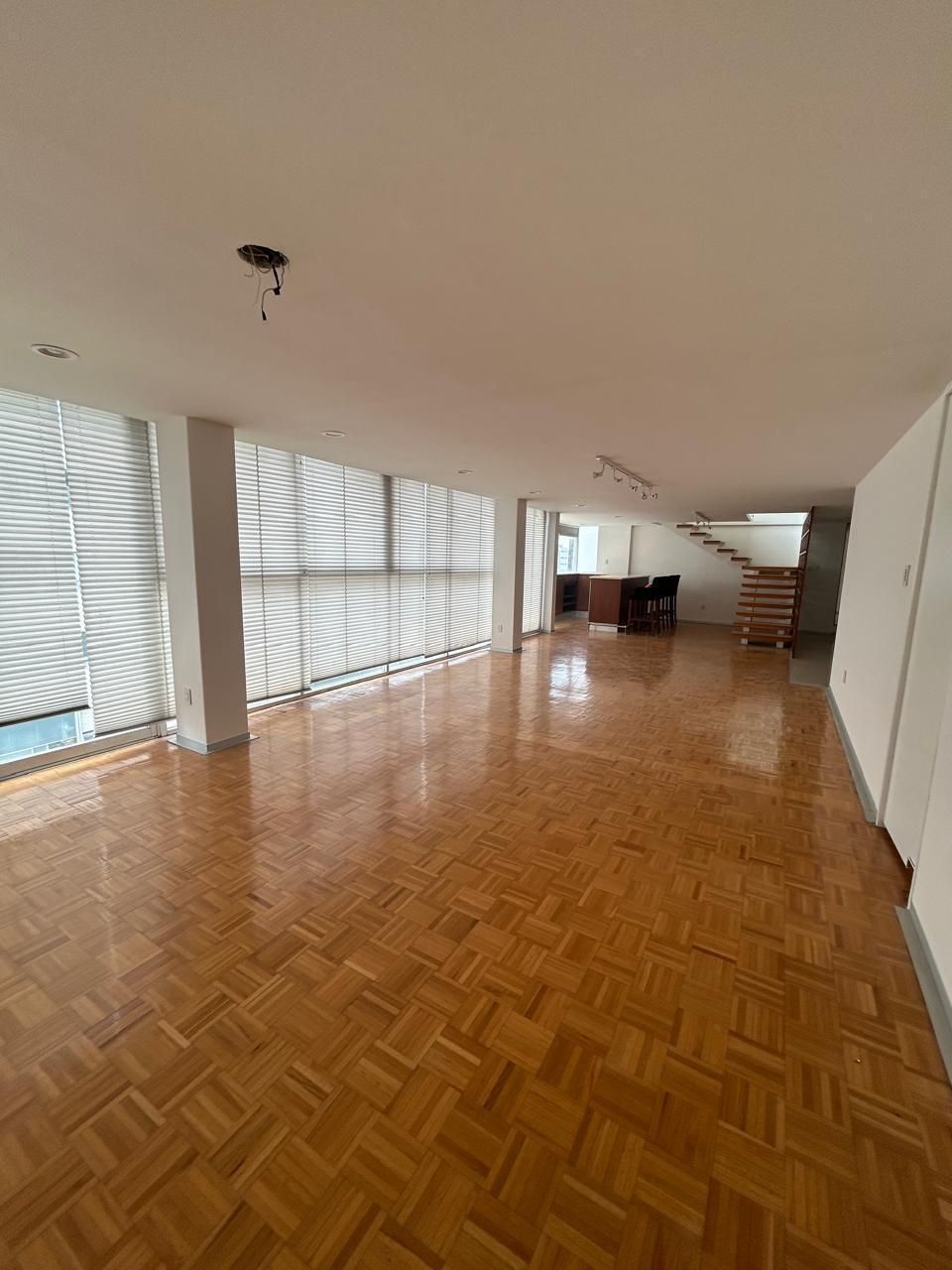 1 de 32: estancia con bar