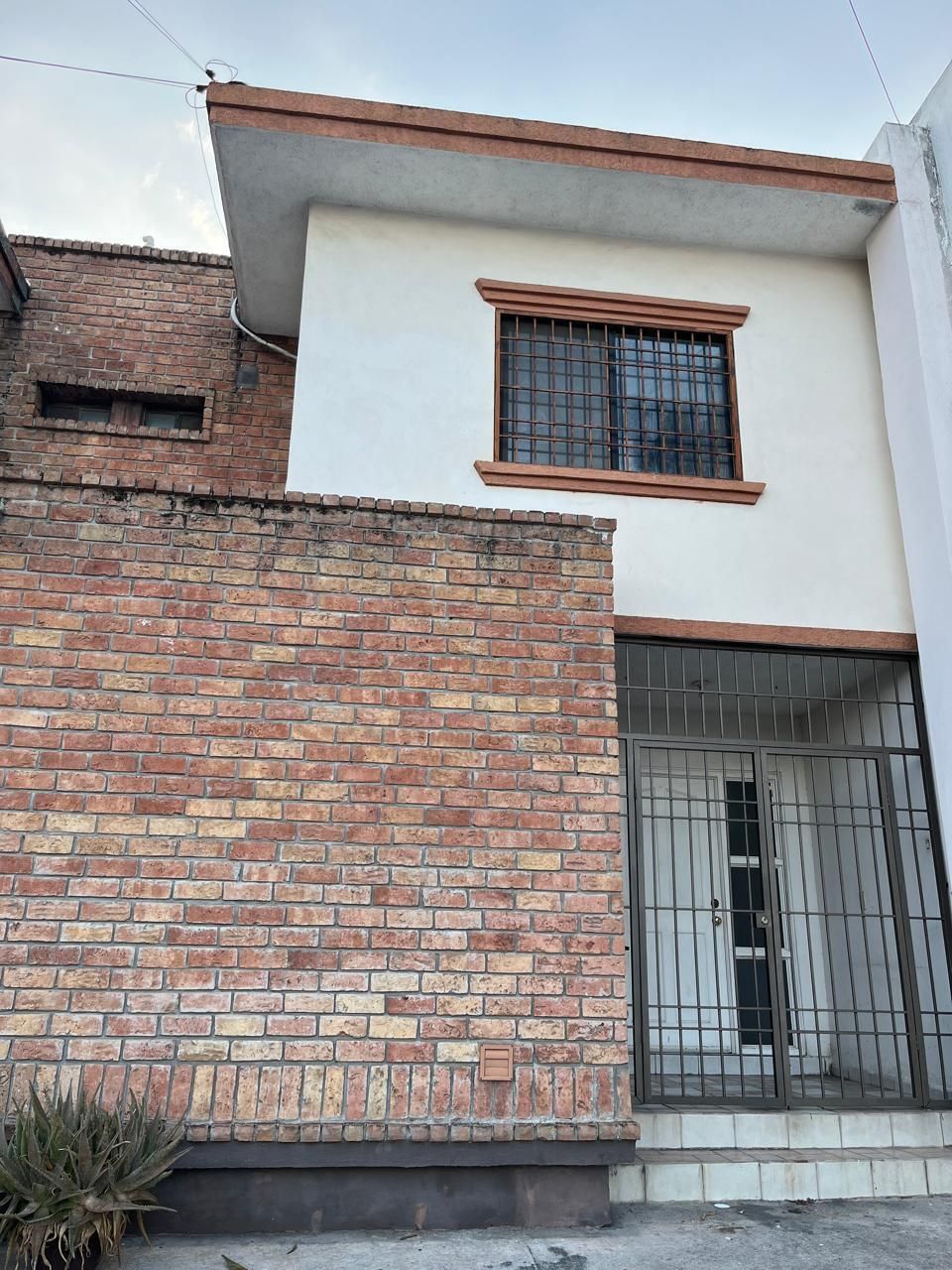 2 of 16: Fachada