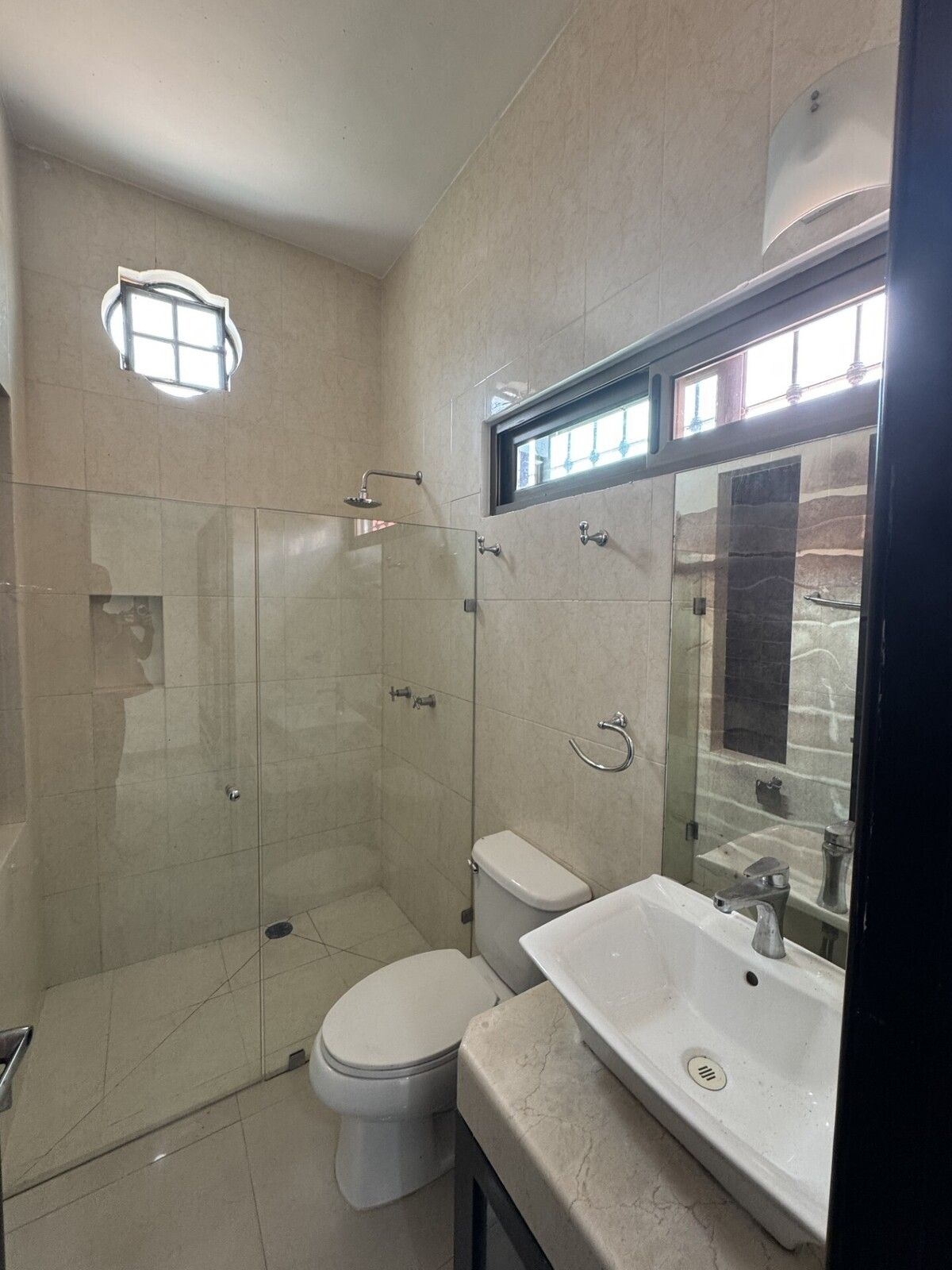 24 de 38: Baño Recámara secundaria 1