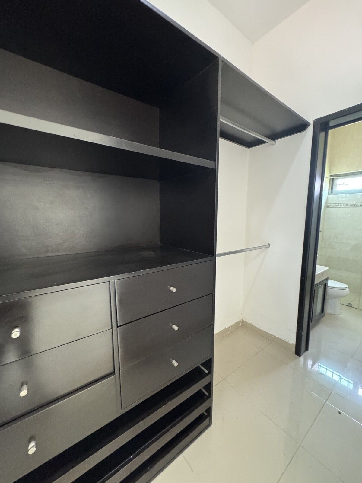 26 de 38: Closet vestidor Recámara secundaria 2