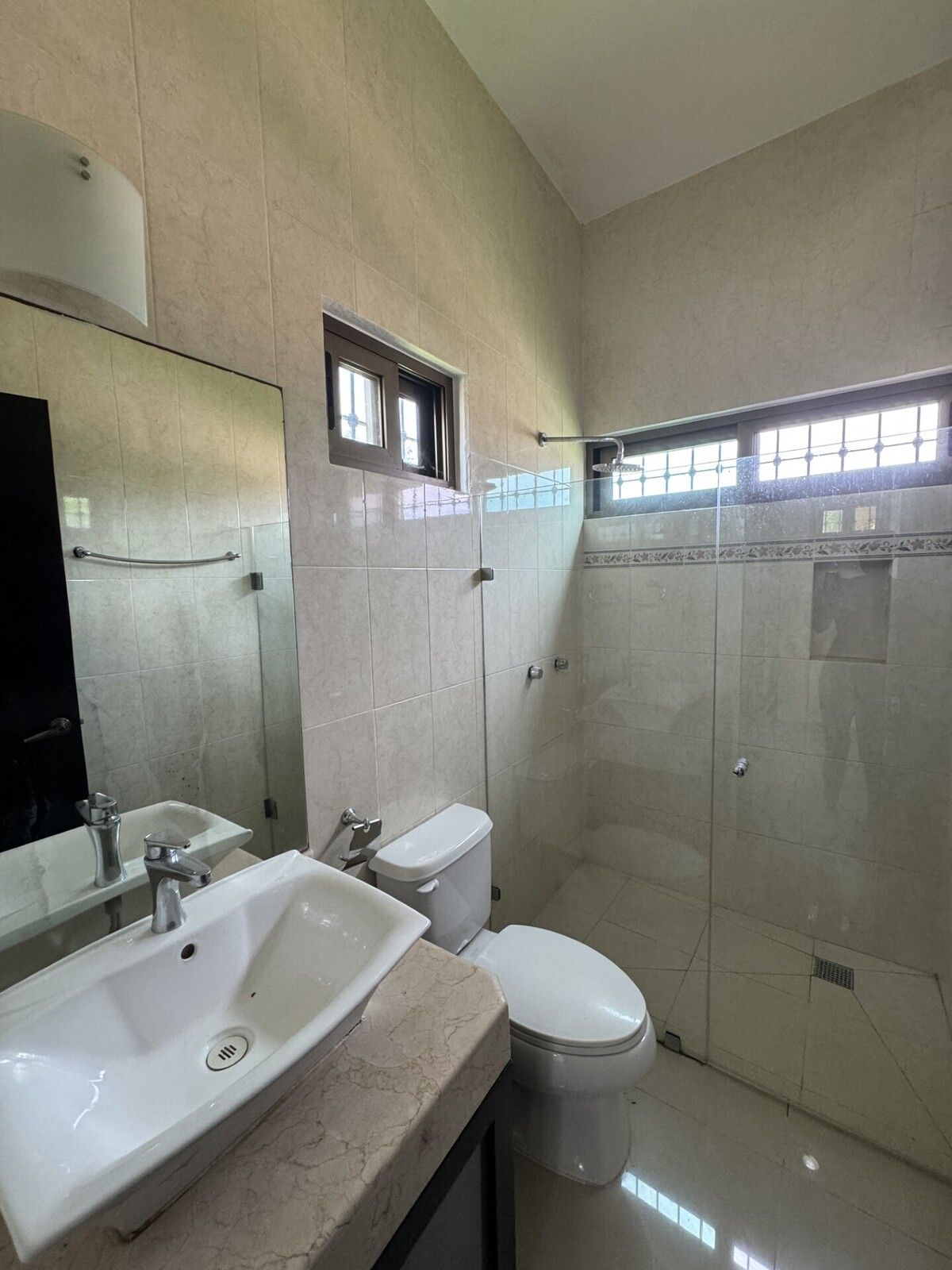 27 de 38: Baño Recámara secundaria 2