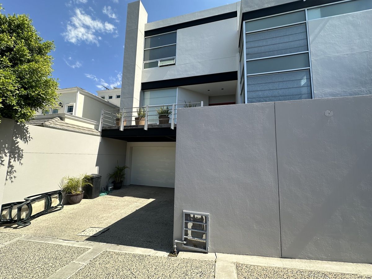 RENTA DE CASA EN HACIENDA AGUA CALIENTE