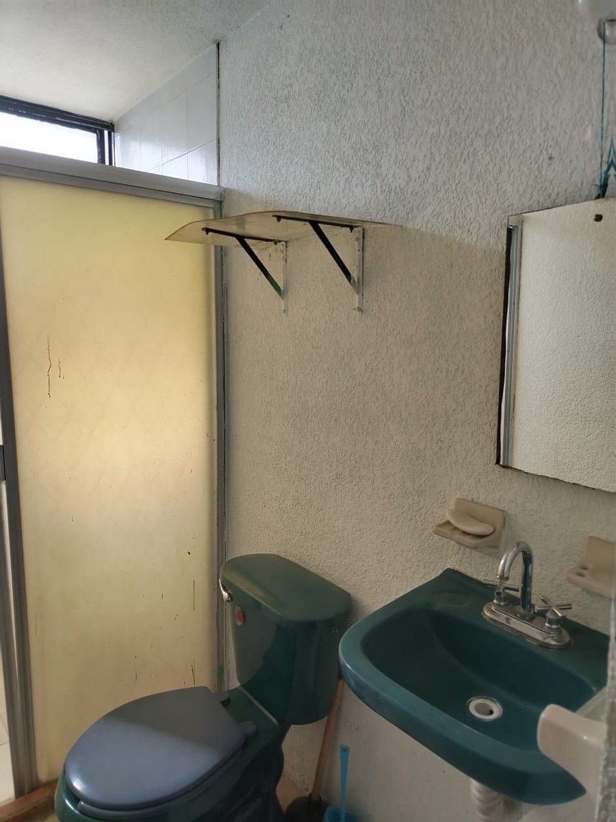 15 de 18: Baño1 Completo Sala