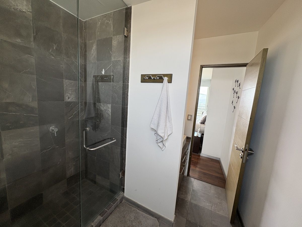 17 de 26: Baño completo