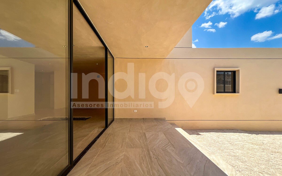 24 de 33: Terraza Posterior Techada