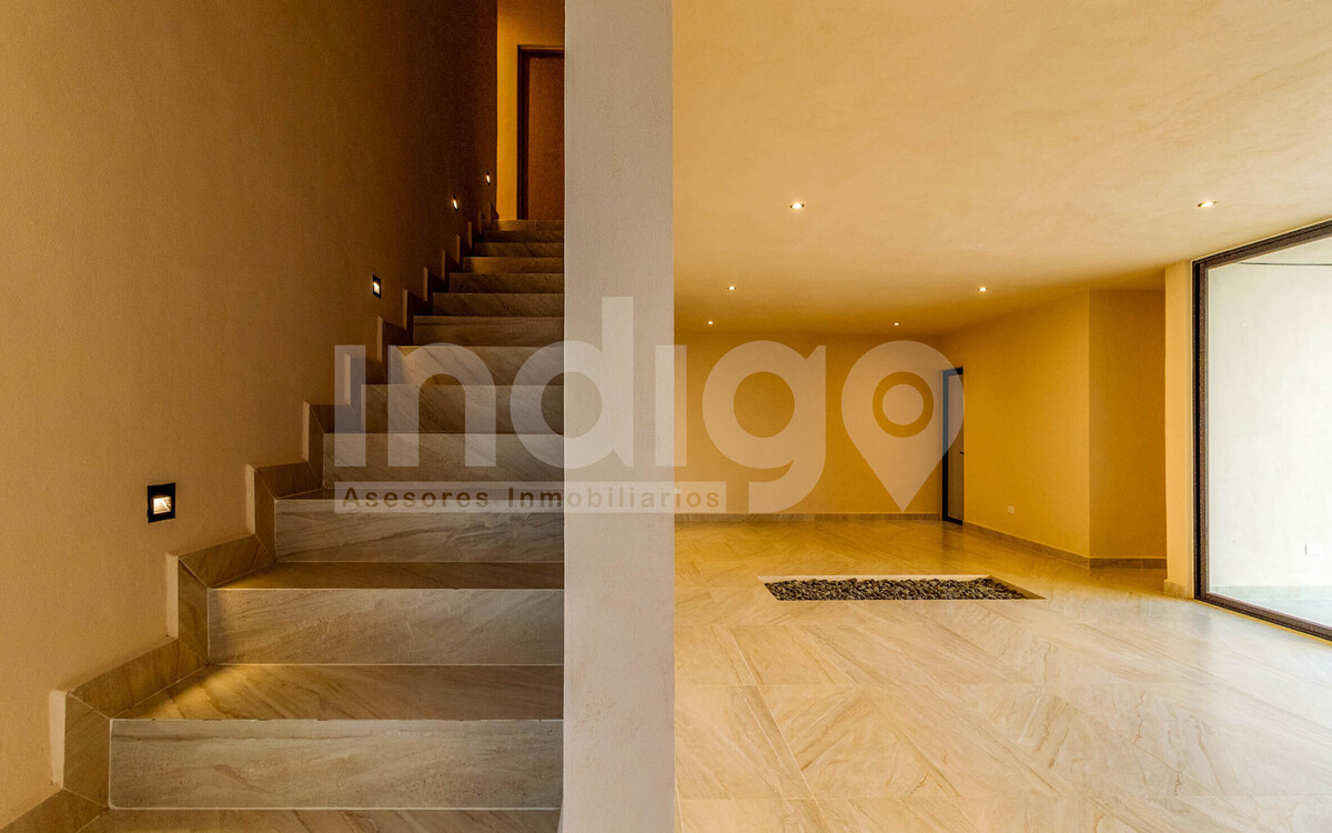 16 de 33: Escalera Planta Alta