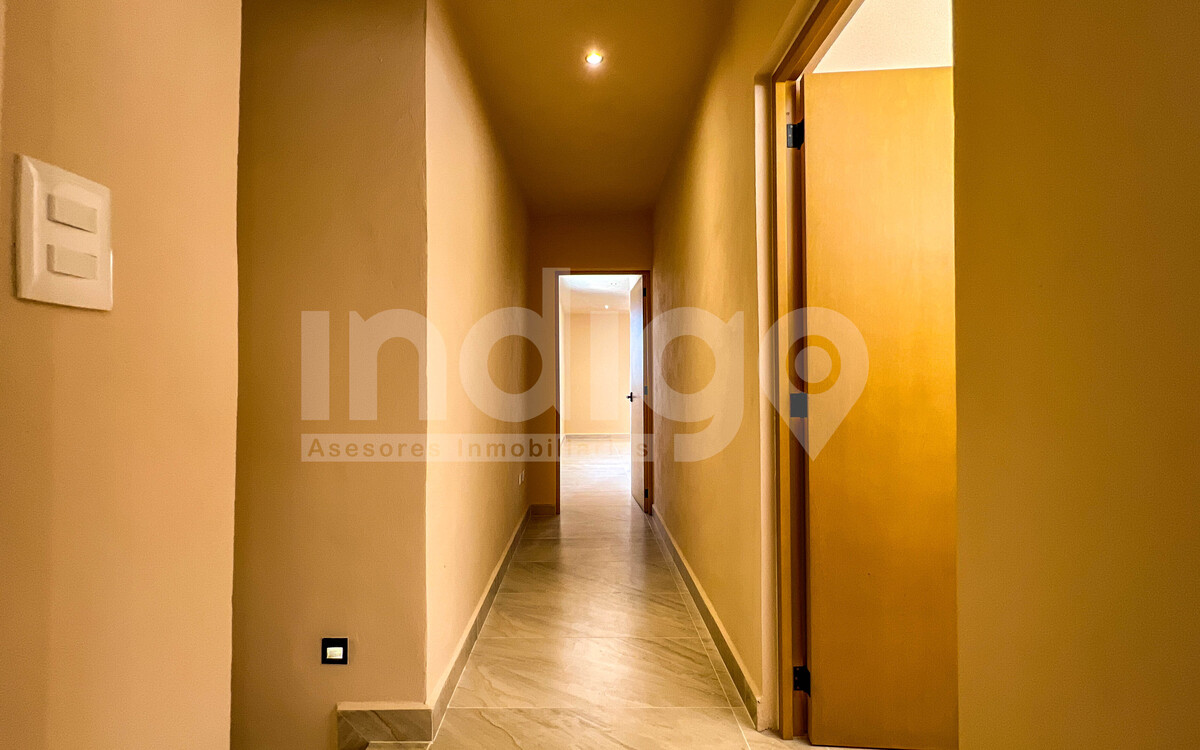 17 de 33: Pasillo Planta Alta