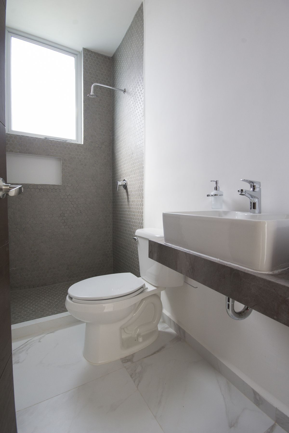 9 de 16: Baño, Habitación Principal