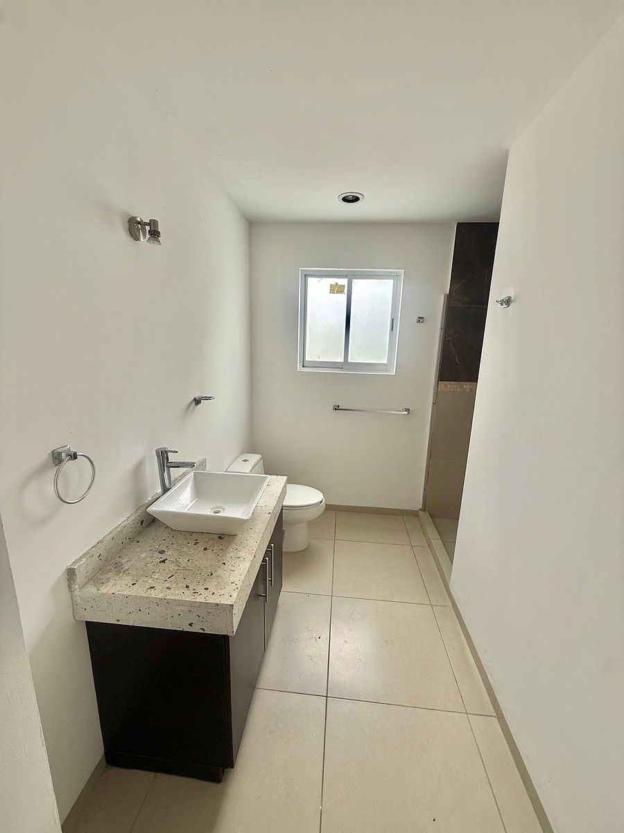 House in Grand Juriquilla, Querétaro, photo 12 of 28