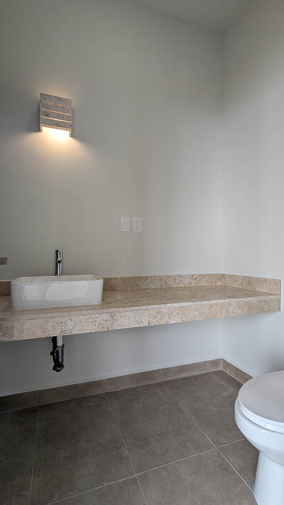 6 de 17: Medio Baño