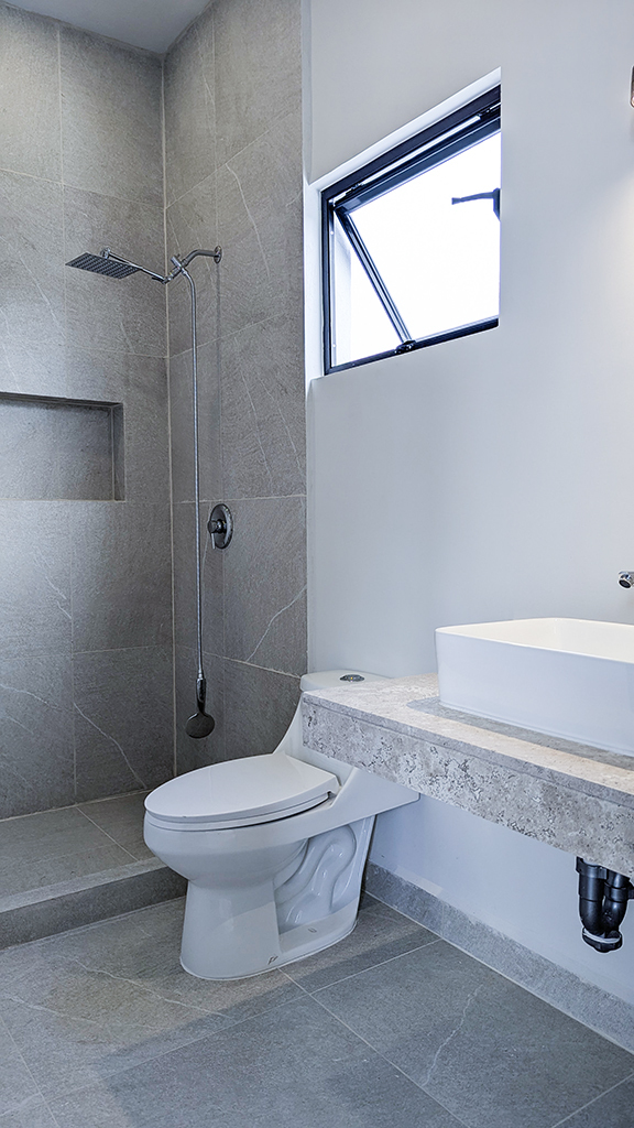 15 de 17: Baño Tercera Habitación