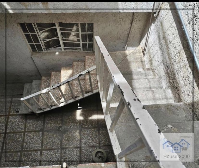 Escaleras acceso a segunda planta