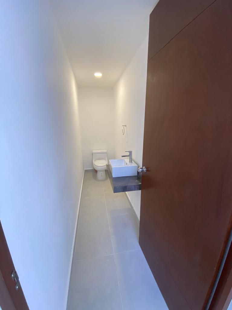 5 de 17: Medio Baño