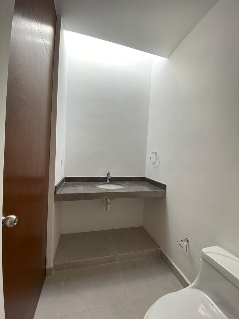 17 de 17: Baño, Segunda Habitación