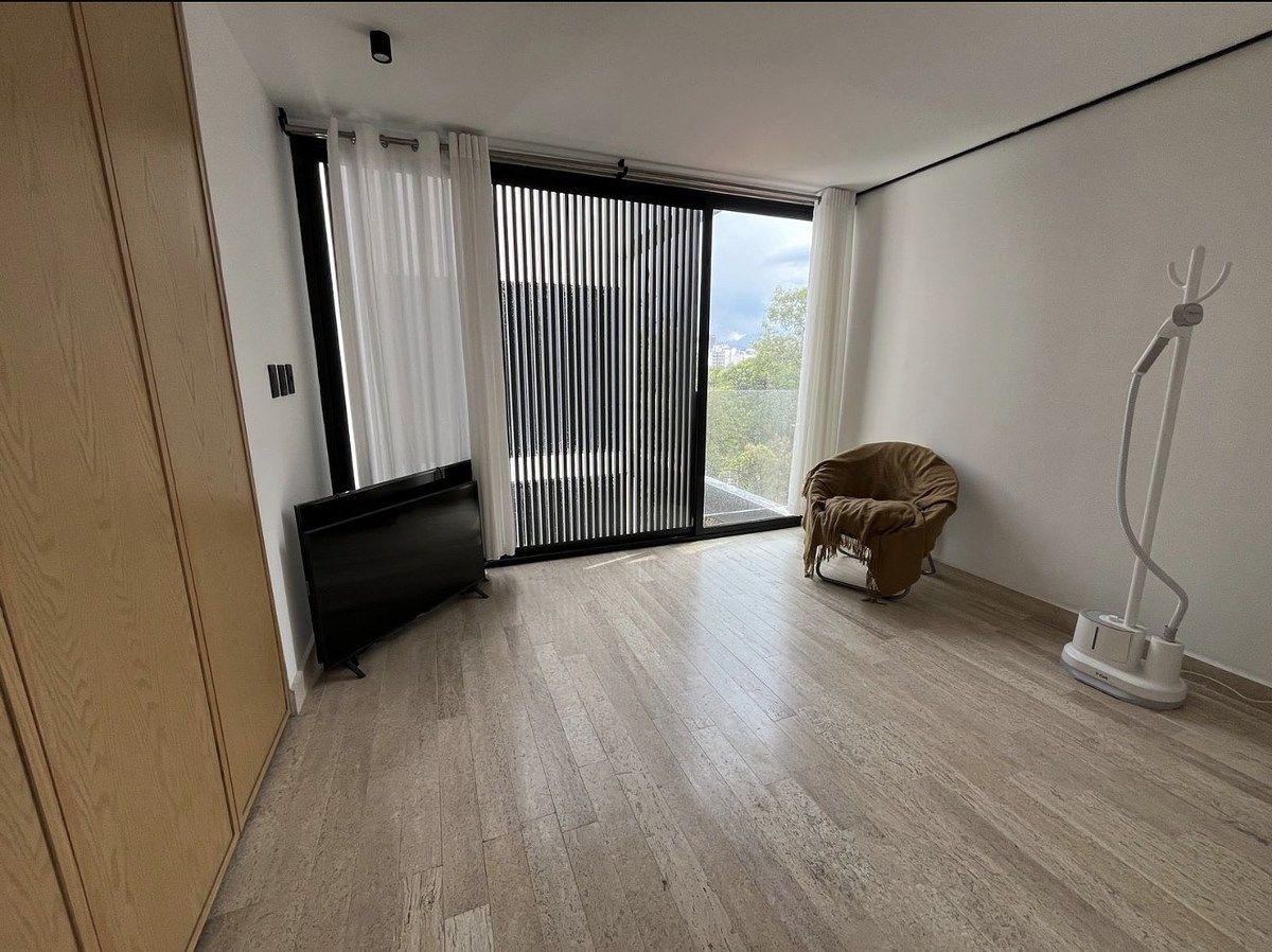 15 of 18: Refunda recámara