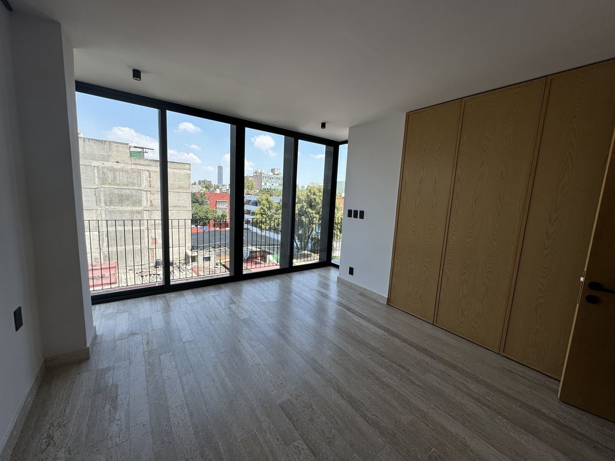 8 de 15: Recámara con balcón