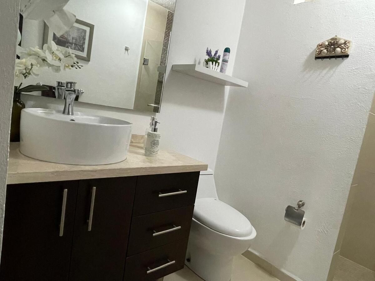 Baño secundario, photo 14 of 40