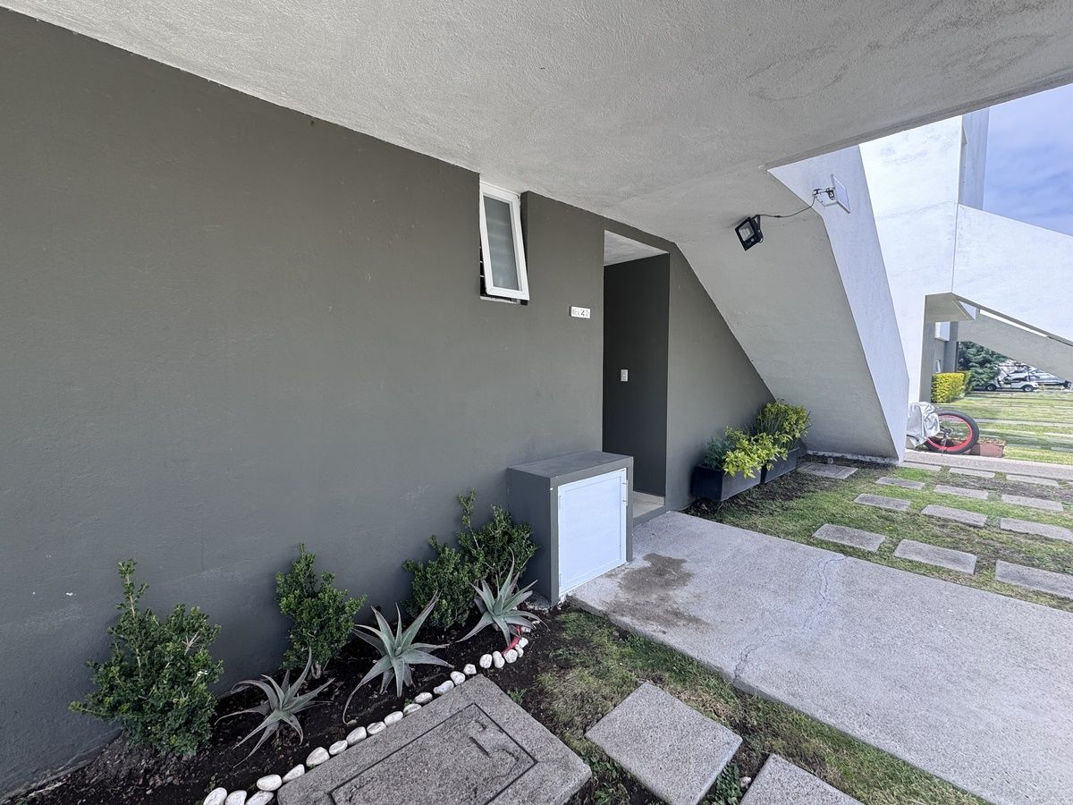 House in Gated Community in Colonia El Mirador, Querétaro, photo 3 of 40