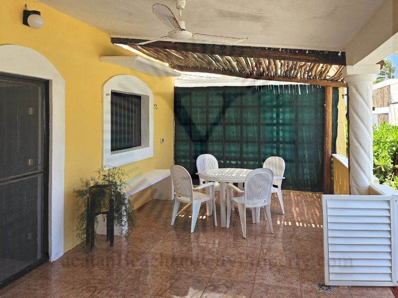 4 de 39: Covered Front Terrace