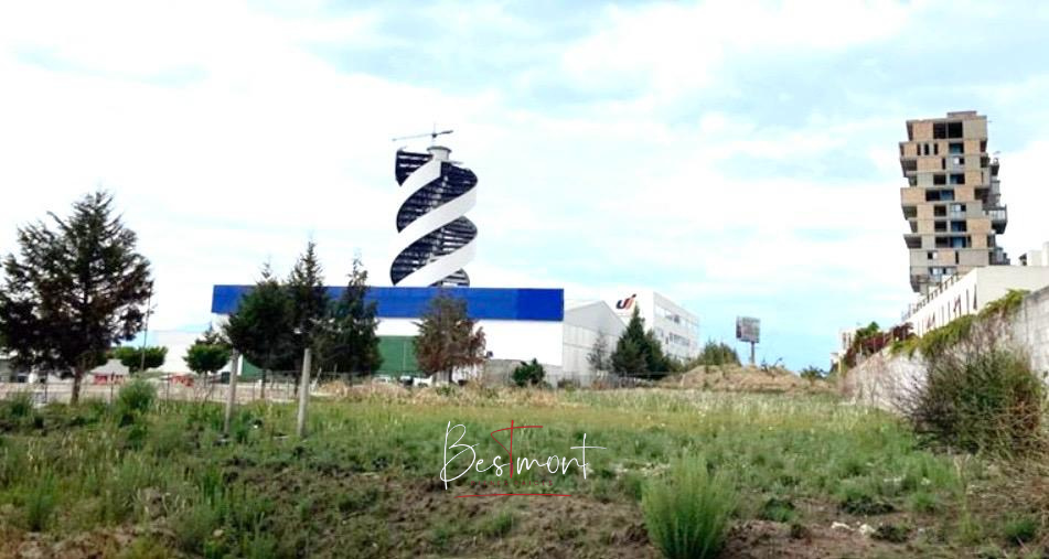 2 de 3: Fachada terreno