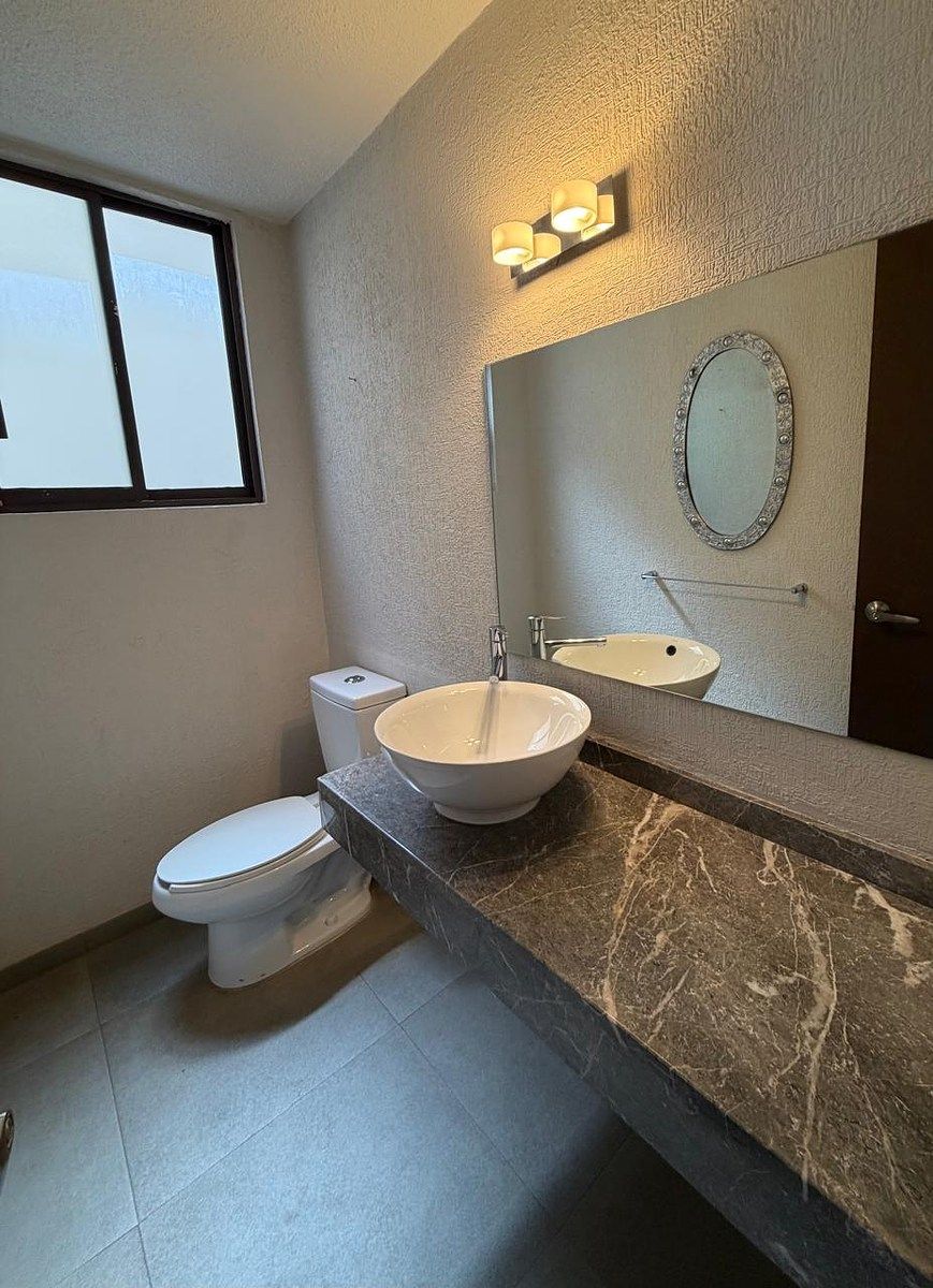Baño de visitas, foto 12 de 32