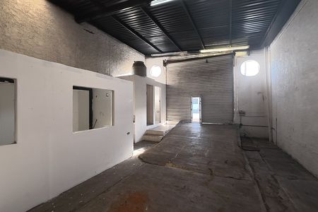 Bodega con oficina en renta en Chuburna