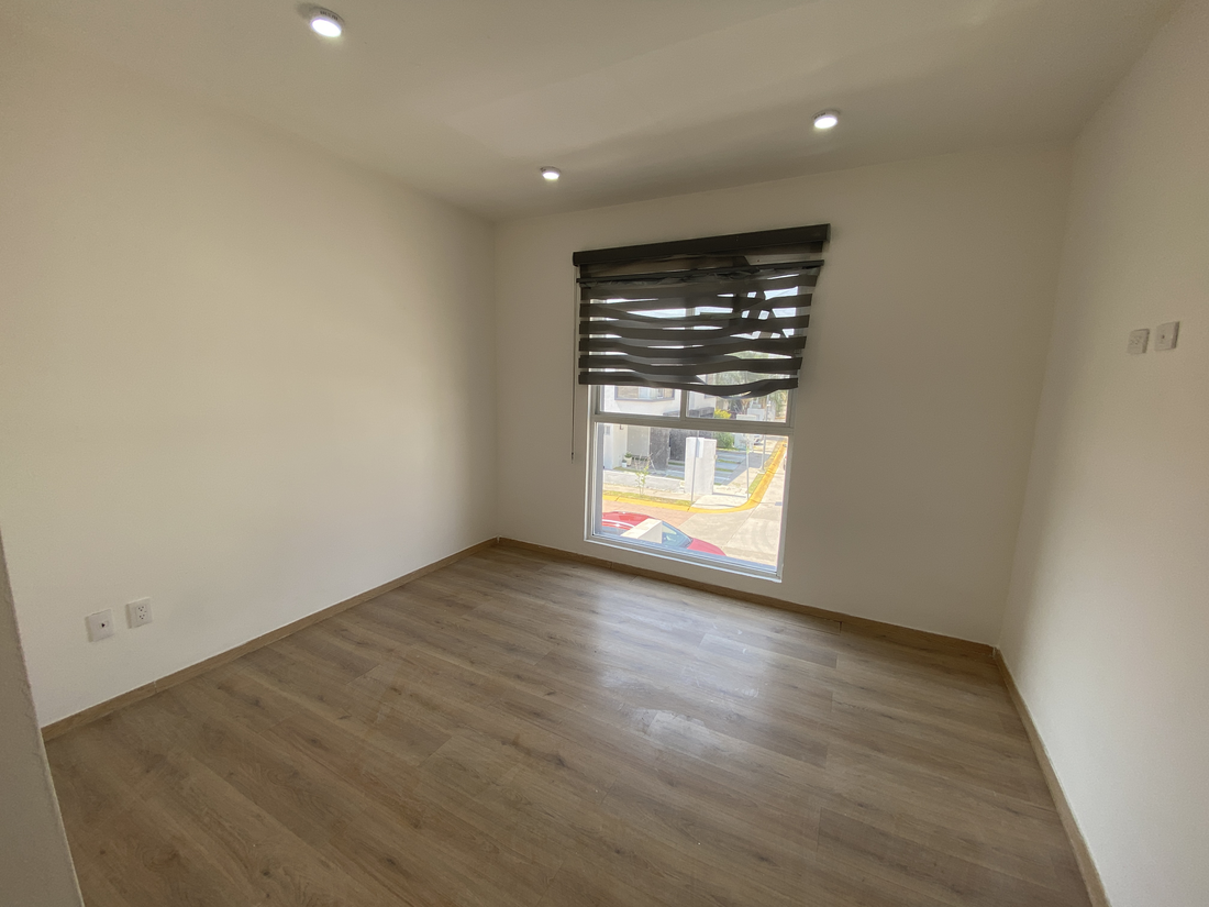 11 of 13: Habitación