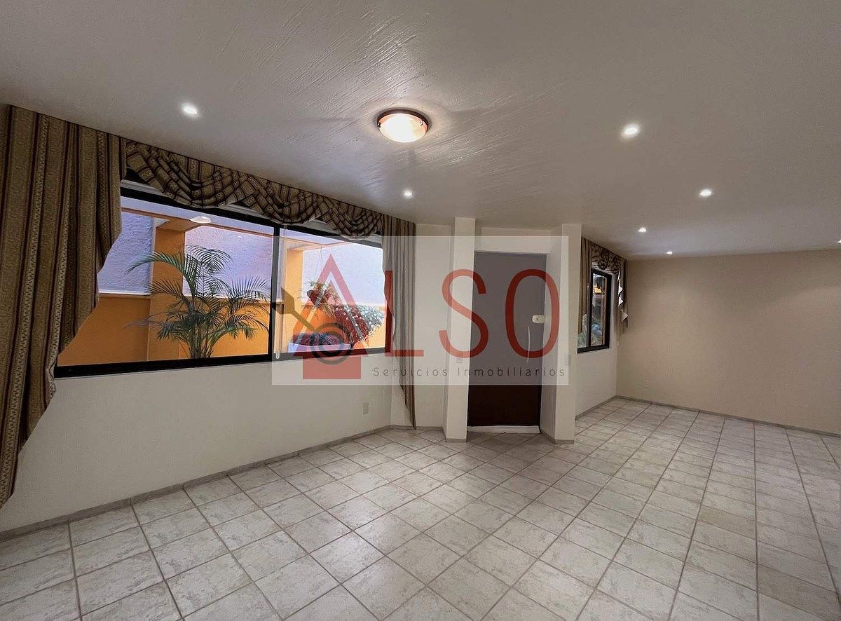 2 of 32: Acceso y estancia