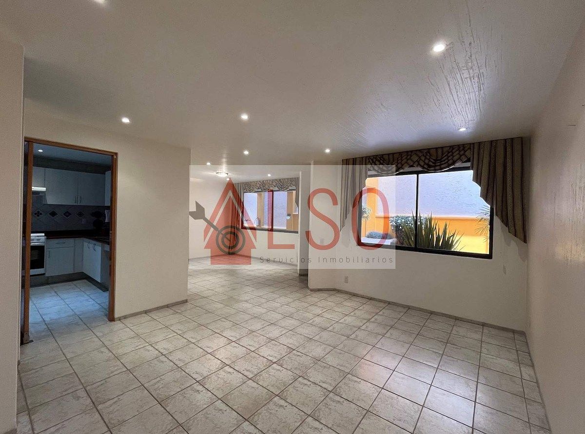 5 of 32: Estancia y cocina