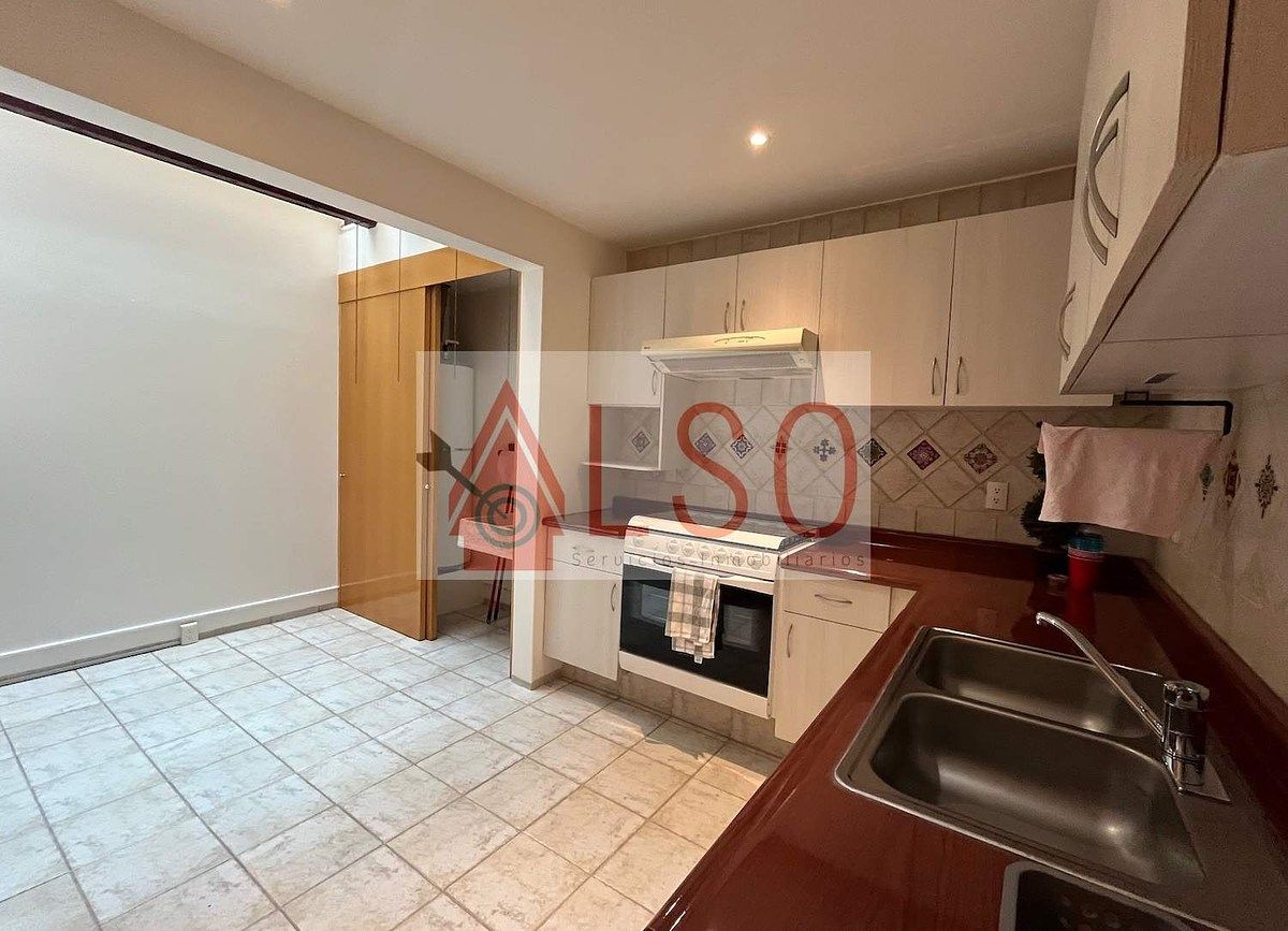 6 of 32: Cocina y área lavado PB