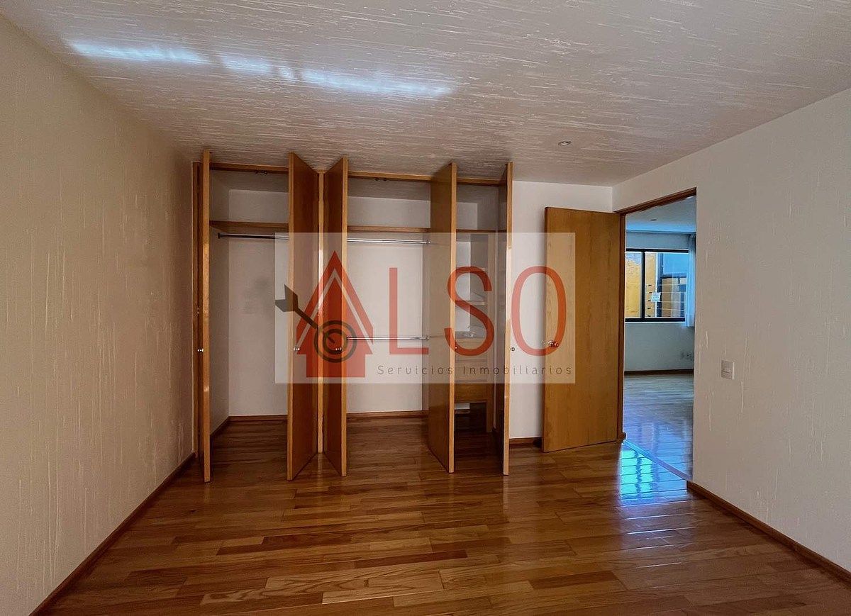 11 of 32: Closet recamara 2