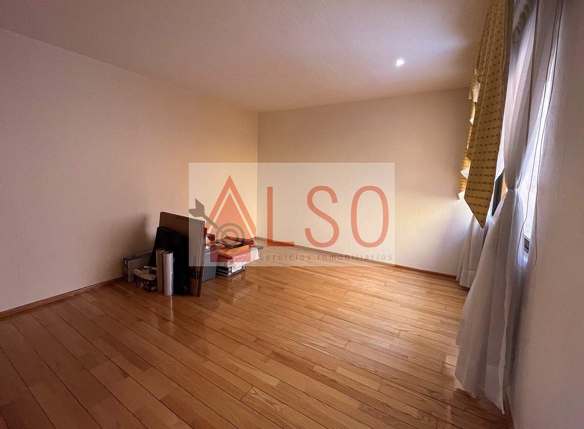 14 of 32: Recamara 2