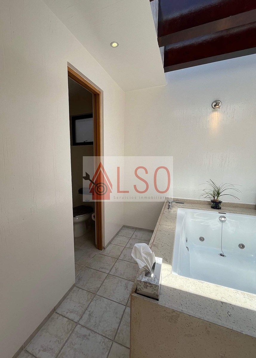 25 of 32: Jacuzzi Rec Principal