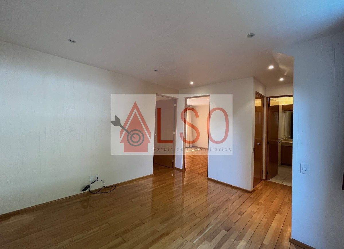 17 of 32: Sala TV y acceso recamara 1 y 2