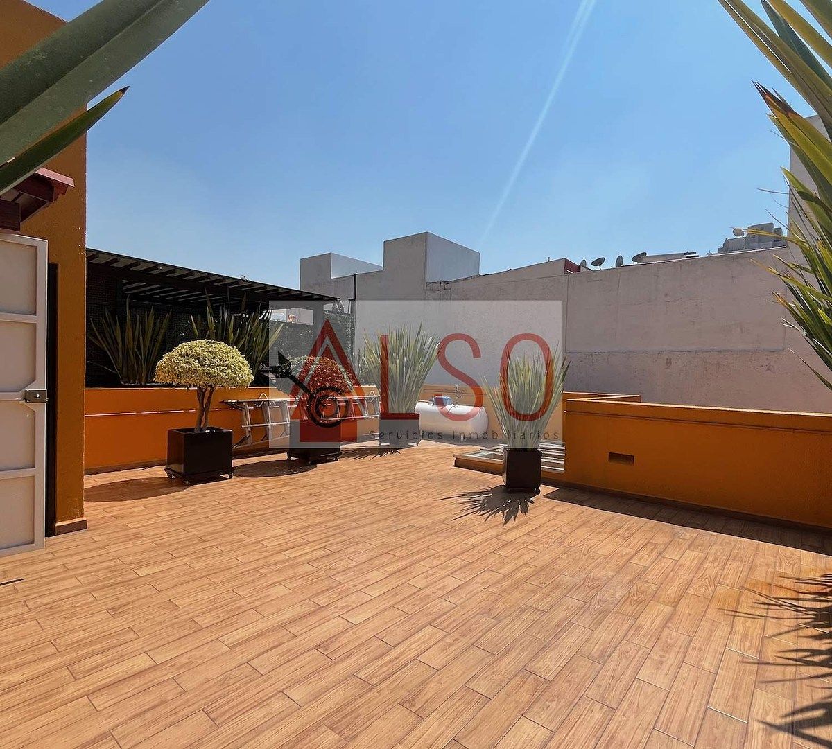 26 of 32: Roof Garden