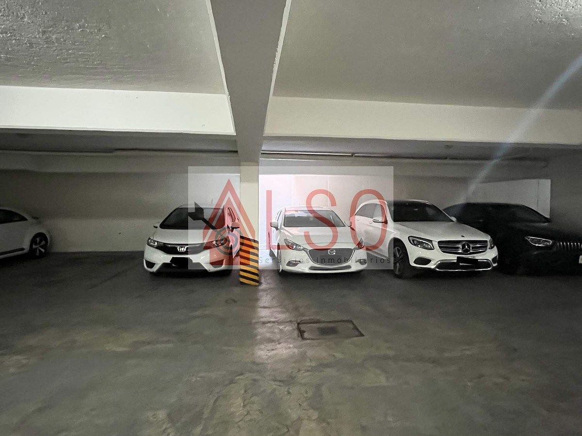 30 of 32: Estacionamiento