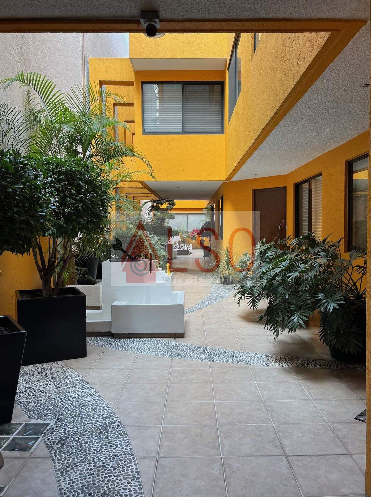 24 de 24: Acceso condominio