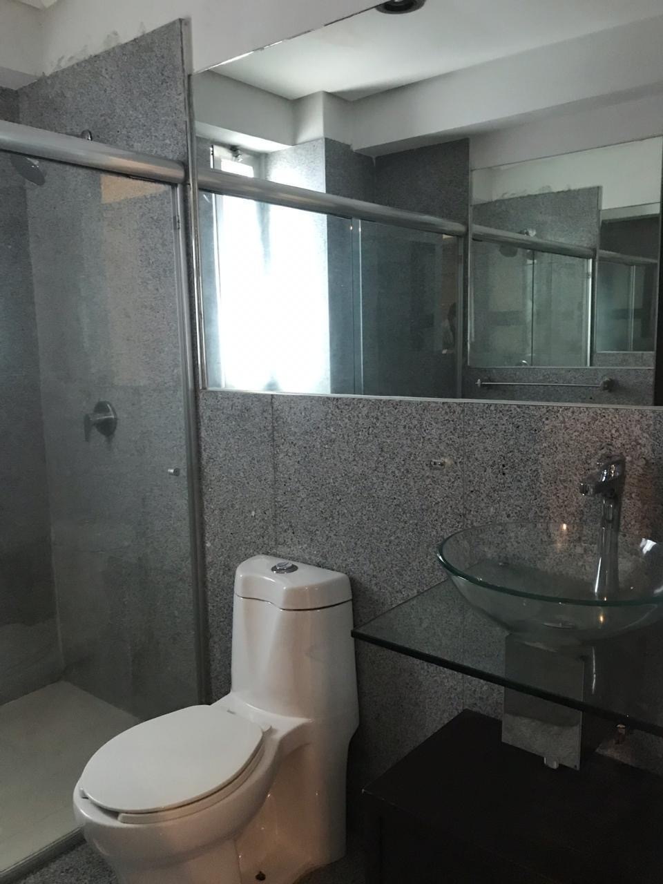 6 of 21: Baño Recámara PRINCIPAL