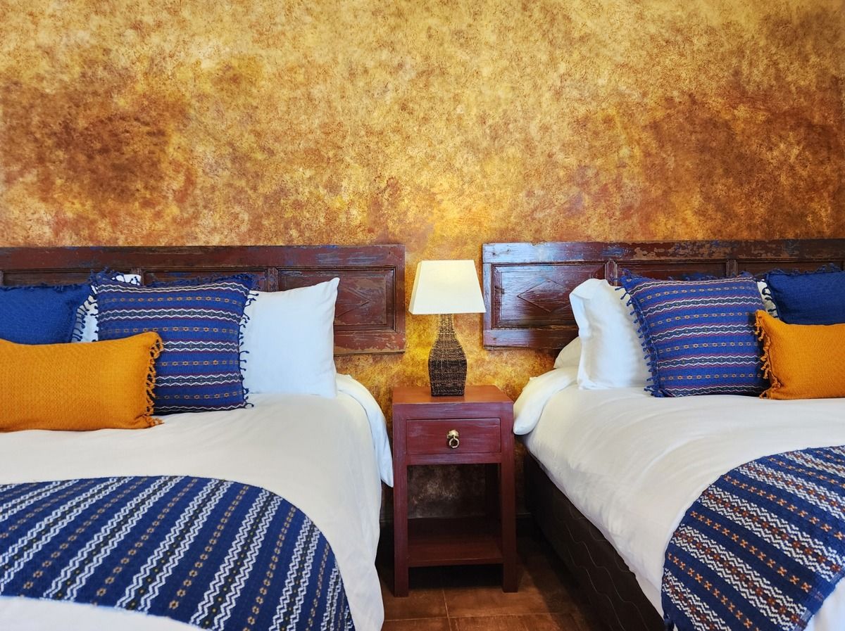 14 de 23: Dorm 1 con 2 camas + Baño Privado