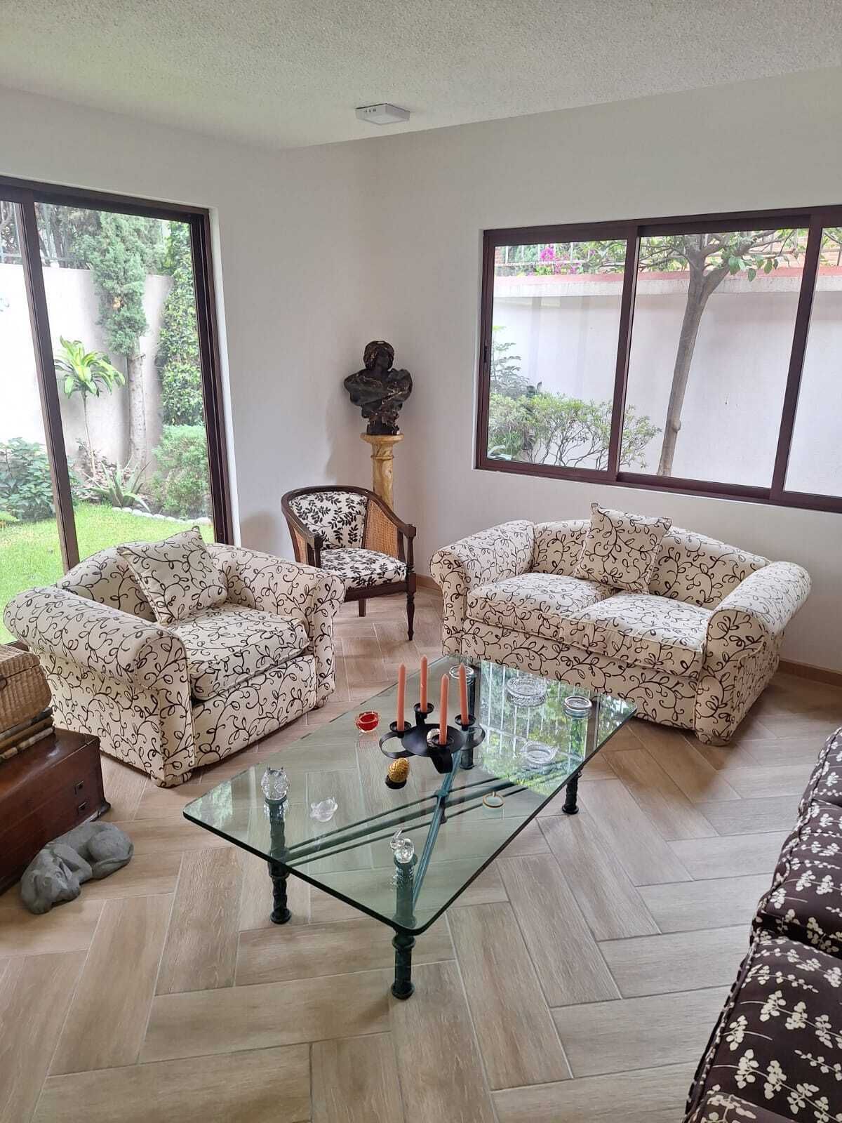 5 of 42: Sala