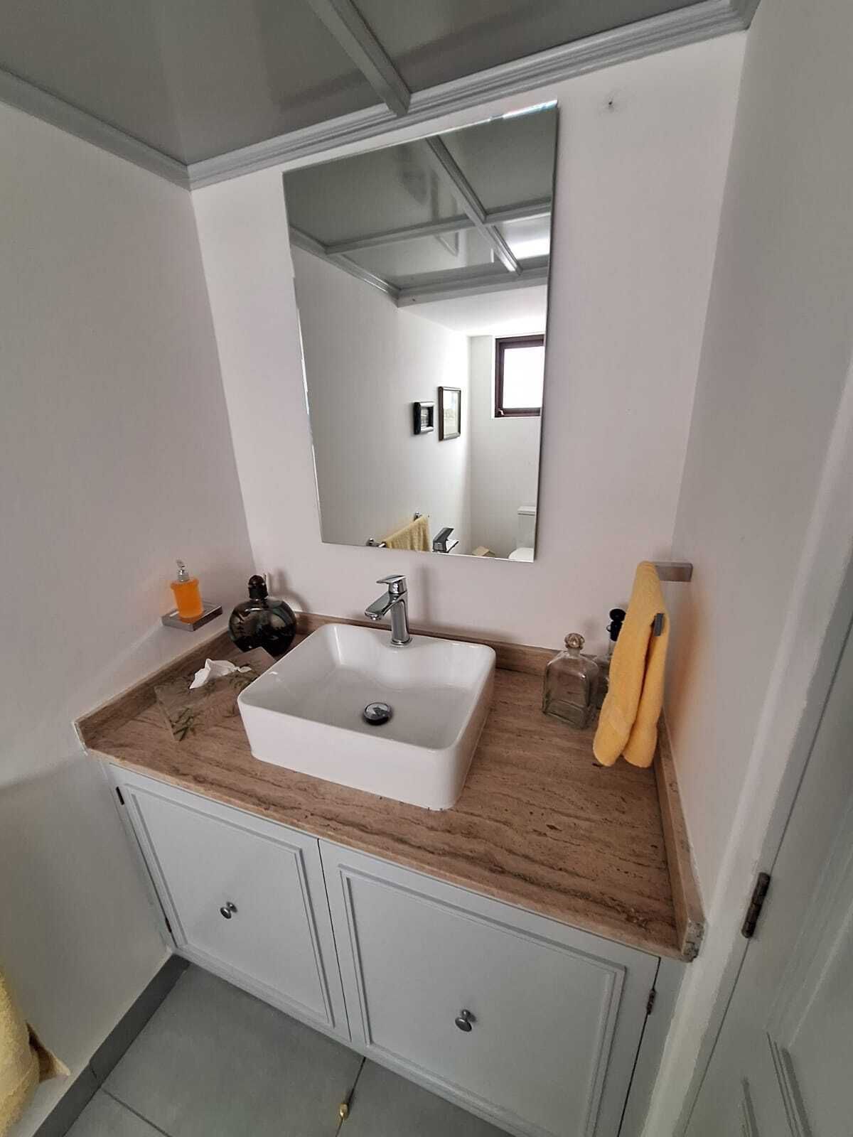 21 of 42: Baño visitas