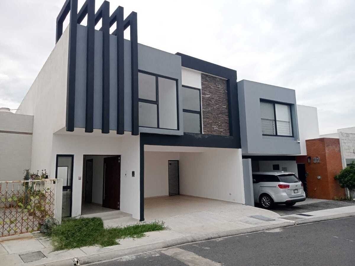 Casa CON ALBERCA en venta en Lomas de la Rioja. ALVARADO, VER.