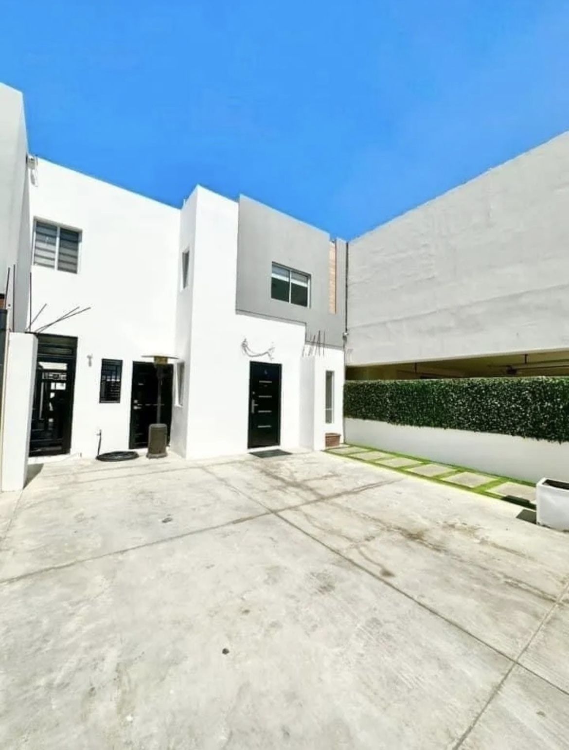 Se Vende Casa con Terreno Excedente en Madeira Residencial