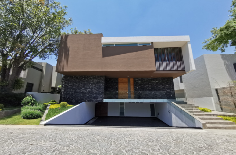 CASA EN VENTA COTO LOMAS COL UNIVERSITARIA ZAPOPAN